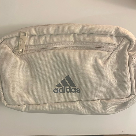NWOT Adidas Must Have 2.0 Belt Bag Crossbody Waist Pack with Adjustable Strap - Picture 2 of 3